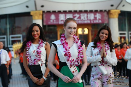 Nguoi dep Miss World 2015 dieu hanh quanh thanh pho Tam A-Hinh-15